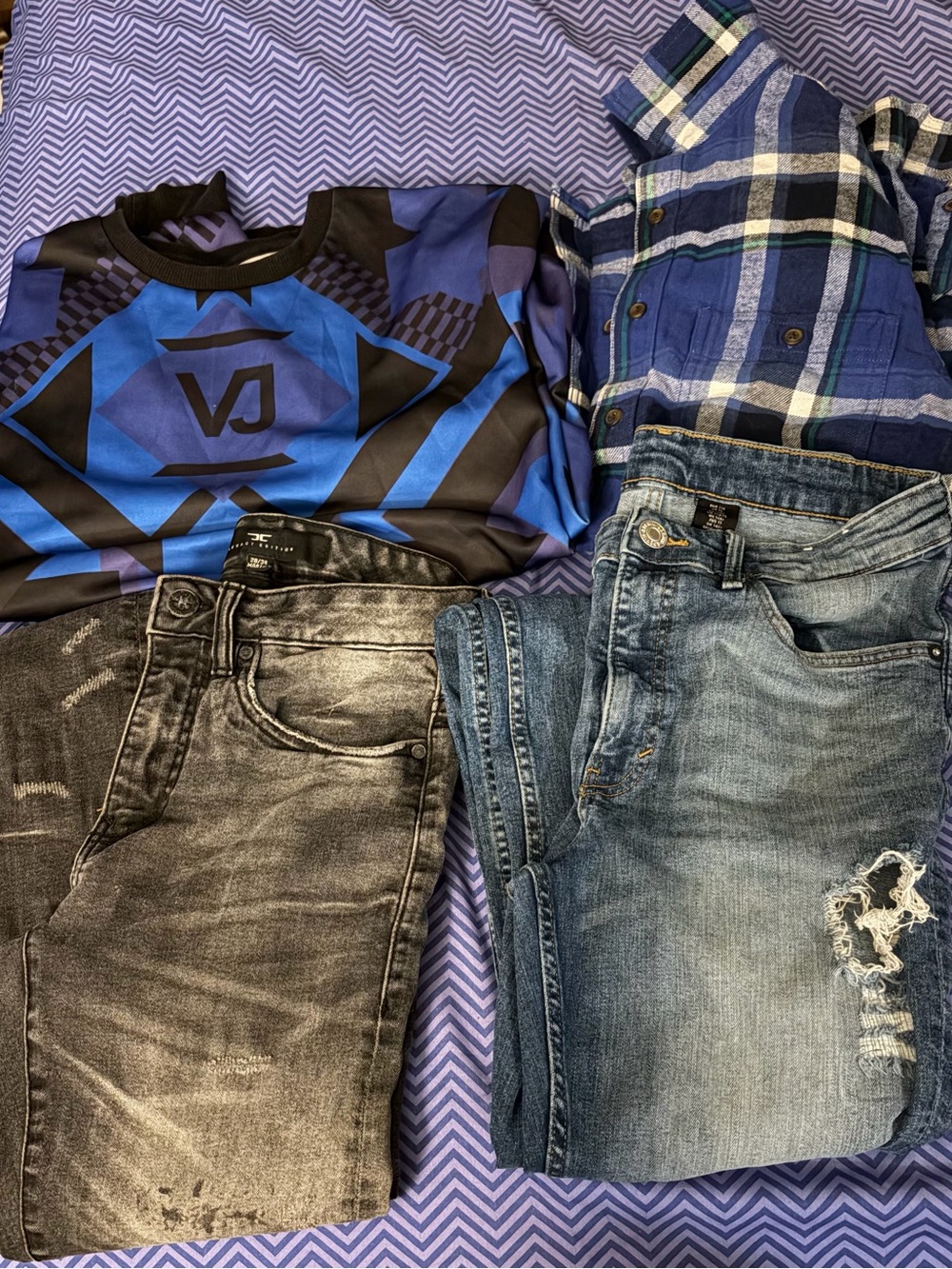 Men's Blue Graphic Sweatshirt & Distressed Denim Jeans Outfit